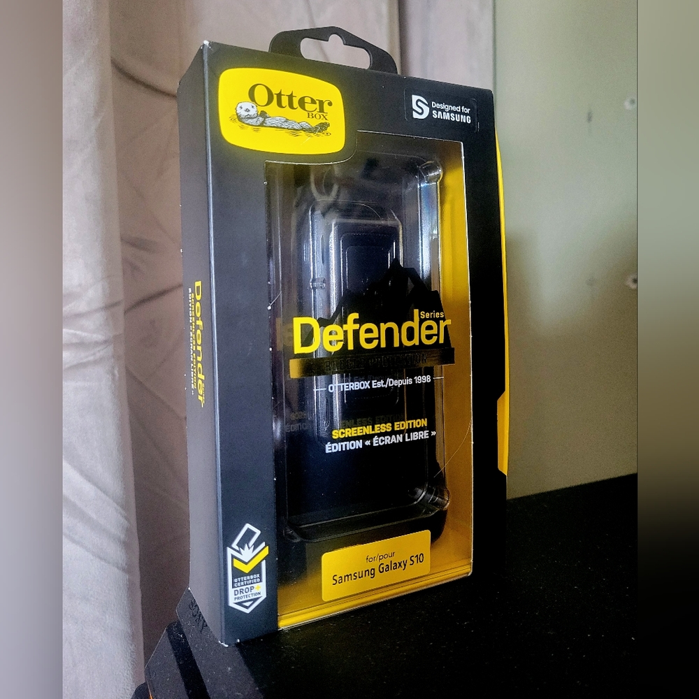 NEW OtterBox Galaxy S10 Defender Series Case "NIB" "NWT"